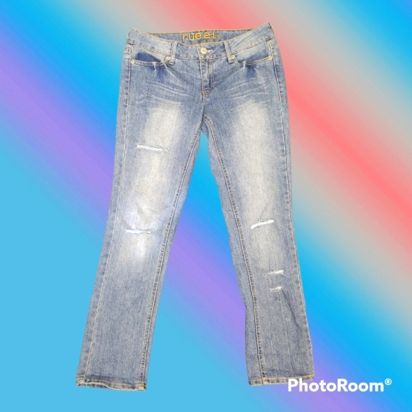Rue21 Denim - *FINAL SALE* EUC Rue 21 Cropped Jeans Size 5/6